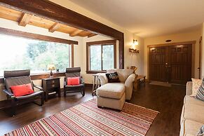 Hood View 4 Bedroom Cabin by RedAwning