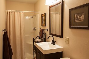 Hood View 4 Bedroom Cabin by RedAwning