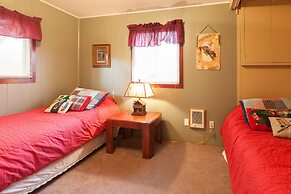 Hood View 4 Bedroom Cabin by RedAwning