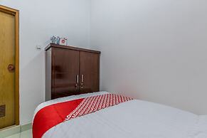 OYO 1082 Kost Arie 1