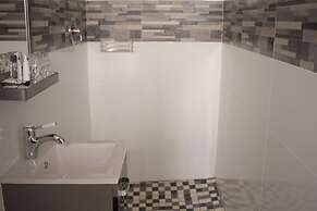 Triple Palms Bed and Breakfast