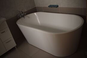 Triple Palms Bed and Breakfast