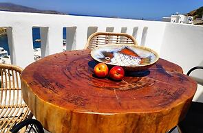 Gerani Deluxe Houses with Sea View