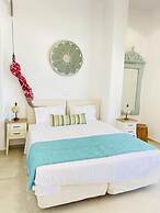 Gerani Deluxe Houses with Sea View