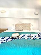 Gerani Deluxe Houses with Sea View