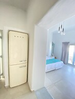 Gerani Deluxe Houses with Sea View