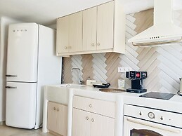 Gerani Deluxe Houses with Sea View