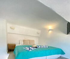 Gerani Deluxe Houses with Sea View