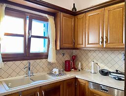 Gerani Deluxe Houses with Sea View