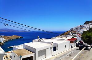 Gerani Deluxe Houses with Sea View 2