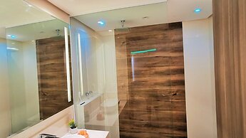 SEAFLATS Iate Plaza Hotel