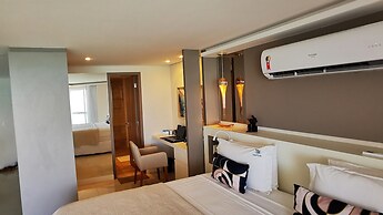 SEAFLATS Iate Plaza Hotel