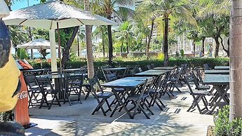 SEAFLATS Iate Plaza Hotel