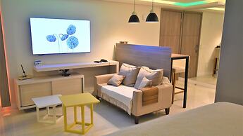 SEAFLATS Iate Plaza Hotel