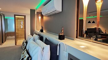 SEAFLATS Iate Plaza Hotel