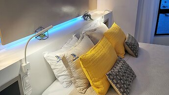 SEAFLATS Iate Plaza Hotel