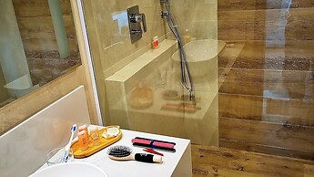 SEAFLATS Iate Plaza Hotel