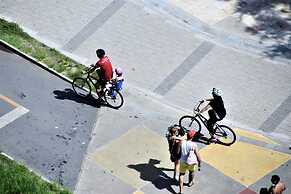 SEAFLATS Iate Plaza Hotel