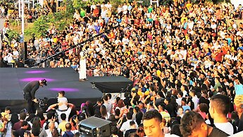 SEAFLATS Iate Plaza Hotel