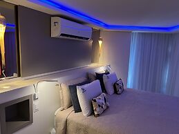 SEAFLATS Iate Plaza Hotel