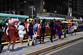 SEAFLATS Iate Plaza Hotel