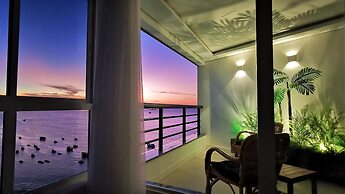 SEAFLATS Iate Plaza Hotel