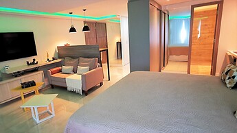 SEAFLATS Iate Plaza Hotel