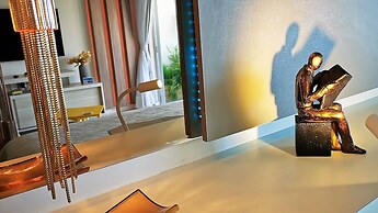 SEAFLATS Iate Plaza Hotel