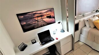 SEAFLATS Iate Plaza Hotel