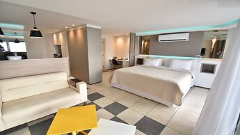 SEAFLATS Iate Plaza Hotel