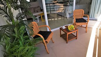 SEAFLATS Iate Plaza Hotel