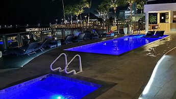 SEAFLATS Iate Plaza Hotel