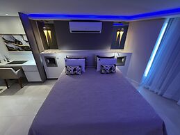 SEAFLATS Iate Plaza Hotel