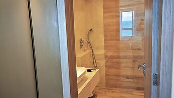 SEAFLATS Iate Plaza Hotel