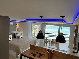 SEAFLATS Iate Plaza Hotel