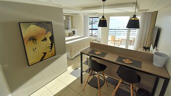 SEAFLATS Iate Plaza Hotel