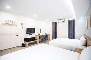 Cubic Bangna Hotel