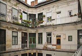 Sunset Central Apartment