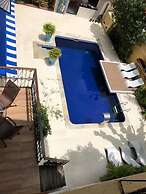 Chez Les Rois Guesthouse