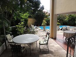 Chez Les Rois Guesthouse