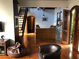 Chez Les Rois Guesthouse