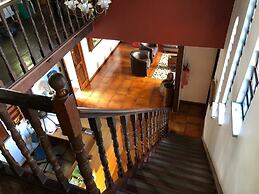 Chez Les Rois Guesthouse