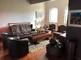 Chez Les Rois Guesthouse