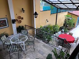 Chez Les Rois Guesthouse