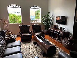 Chez Les Rois Guesthouse