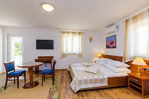 Apartments & Rooms V&M