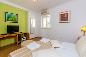 Apartments & Rooms V&M