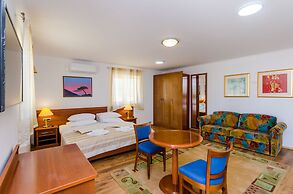 Apartments & Rooms V&M