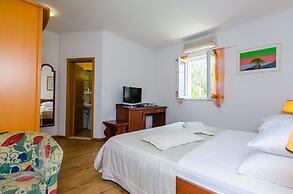 Apartments & Rooms V&M