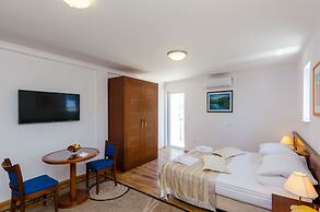 Apartments & Rooms V&M